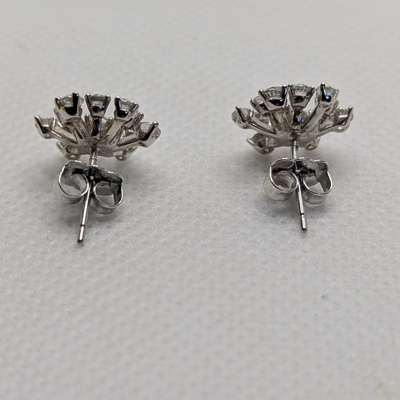 Elegant Silver Floral Stud Earrings - Picture 2 of 4